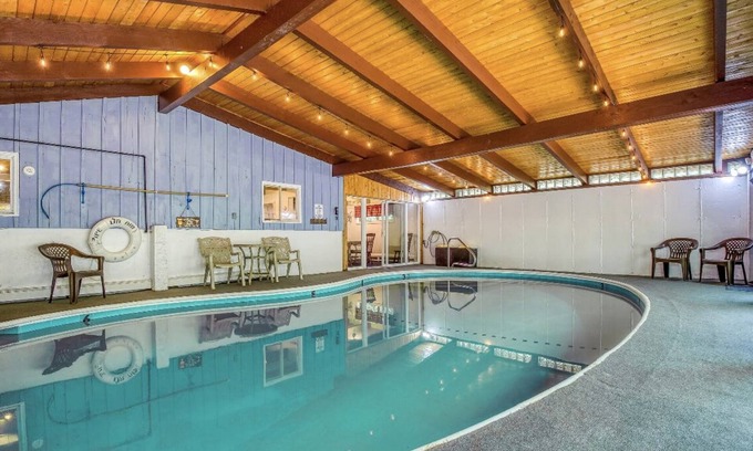 North Conway House | Expansive lodge| 9 Br | Indoor Pool | Sauna | Game Room | 3 Bath