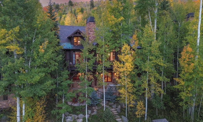 Edwards House | Expansive Ski-in/out Retreat at Arrowhead | Bearberry Lodge