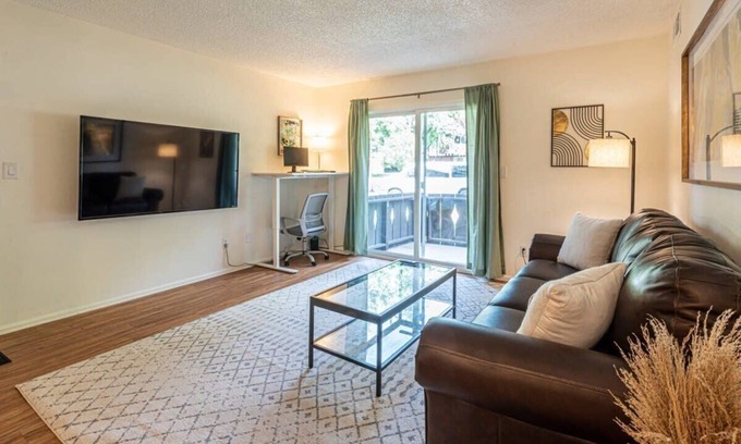 Glenwood Grove - North Iris Apartment | Experience Boulder: 1BR With all the Local Charm