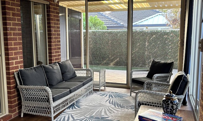 Dudley Park House | Experience Executive living beautiful Mariner’s Cove In the Heart of Mandurah