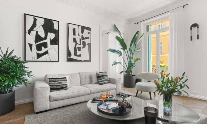 Hyeres City Centre Apartment | Experience Hyères on foot from this beautiful, central apartment.
