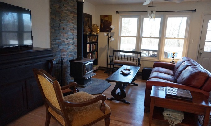 Catskill Cottage | Experience Peace in this Beautiful country cottage nestled beneath the mountains