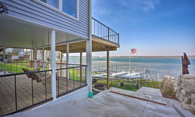Albion House | Experience serenity at our lakeside retreat