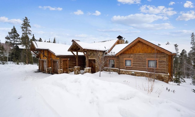 Forest Hills House | Experience stunning views at The Great Escape, with a private hot tub!