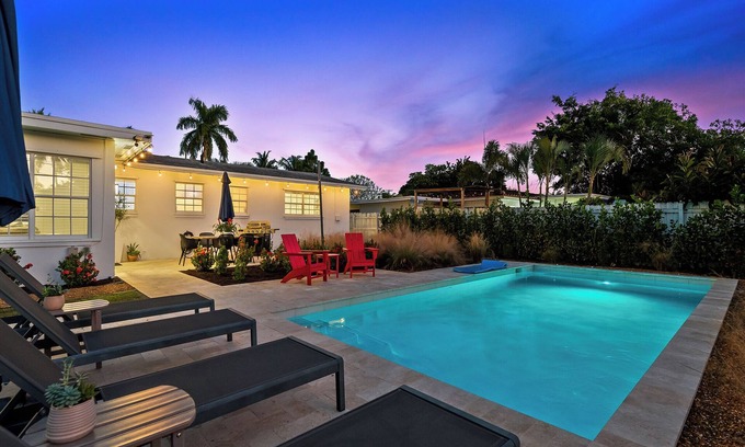North Corals House | Experience Surf, Sun & Sea, a spacious 3-bedroom Tropical Retreat!