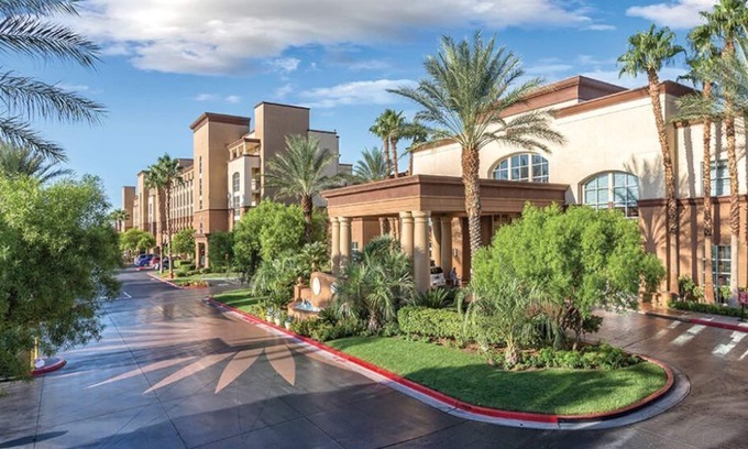 Enterprise Condo | Experience the Best 2-bedroom Condo with a Lazy River in Vegas - Special Offer!