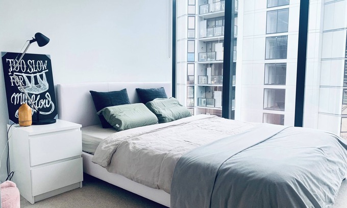 Docklands Apartment | "Experience the vibrant lifestyle next to Marvel Stadium at Docklands Harbour"