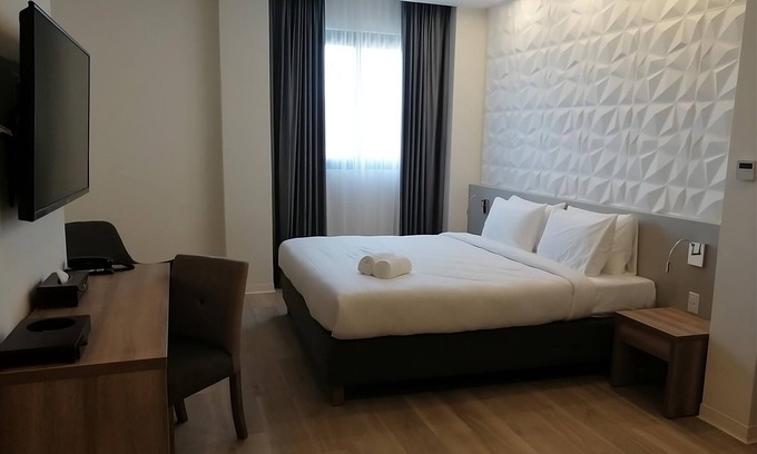 Maho Hotel | Explore Friendly Island! Pets Allowed, FREE Parking! Close to David's Hole!