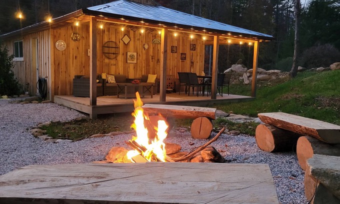 Aquone Cabin | Explore Nantahala, hiking-boating-rafting-weddings-firepit-wifi-pet friendly
