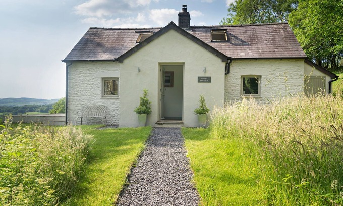 Llandovery Cottage | Explore Wales from Sardis Cottage with panoramic views, privacy and tranquility