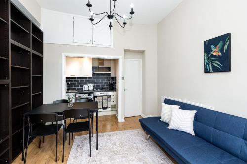 Addison Apartment | Exquisite 1BR, 5min Kensington Olympia Tube