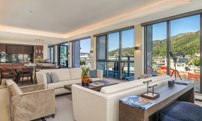 Bergen City Centre Apartment | Exquisite 2br. apt., impeccable standard, panoramic views of Bergen harbor.