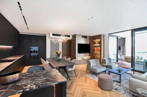 Kerem HaTeimanim House | Exquisite Apartment Steps from Beach !