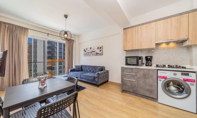 Kepez Apartment | Exquisite Flat with Shared Pool in Kepez