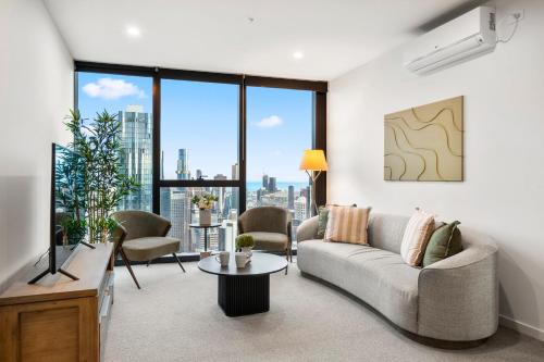 Melbourne Central Business District Apartment | Exquisite Skyline Luxe 3BR Apt Pool & Gym