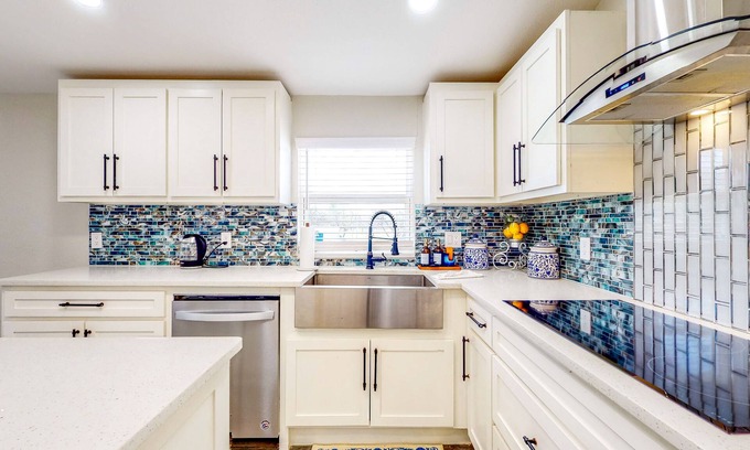 Quinlan House | Exquisite Waterfront - New Construction w/Kitchen
