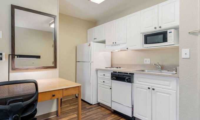 Sandy Springs Hotel | Extended Stay America Select Suites Atlanta Perimeter Peacht