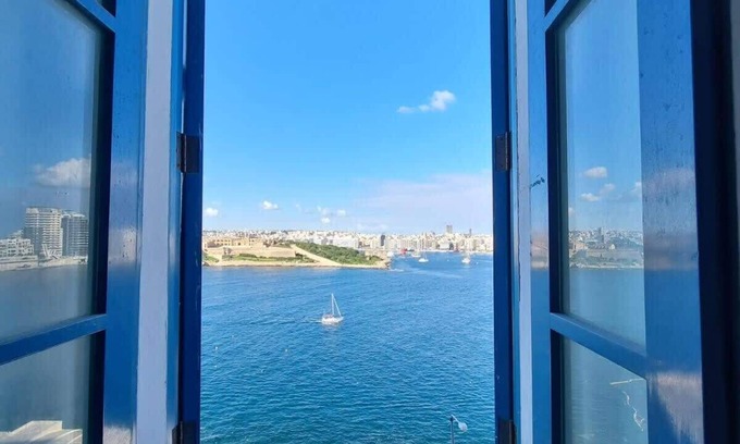 Valletta Apartment | Extraordinary views. A holiday home in Valletta.