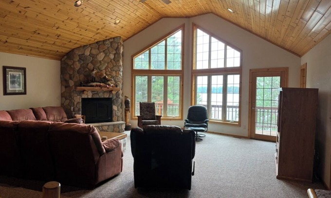 Minong Cottage | Extravagant Lake Front View Cottage