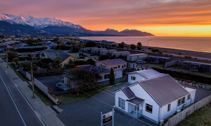 Kaikoura House | Extremely Central | King Size Beds | Modern Home - KK7622, Centrally Located | King Size Beds | Mode