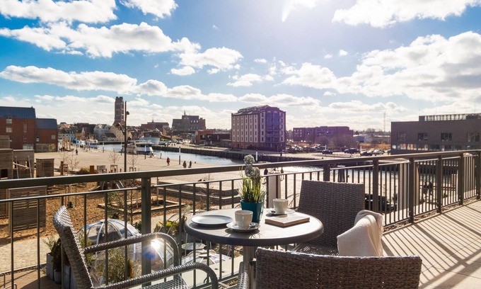 Wismar Apartment | Exzellentes Ferienapartment mit Dachterrasse und Strandkorb im Hafen von Wismar