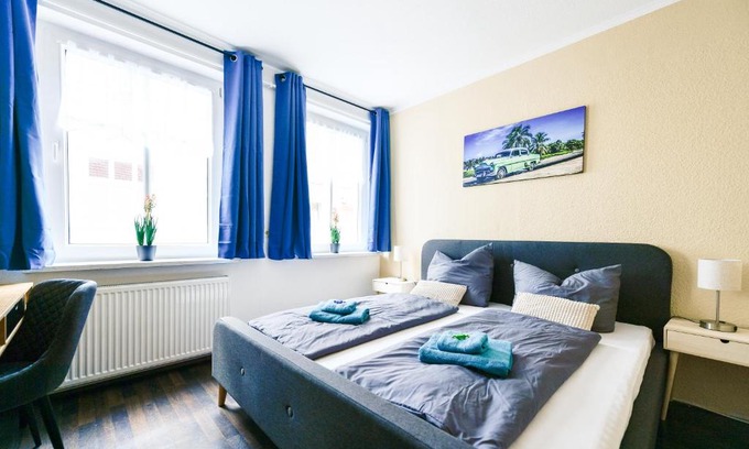 Cottbus Apartment | Fürst-Pückler-Apartment bis 6 Personen Waschmaschine Küche 2x Parkplätze Terrasse Netflix