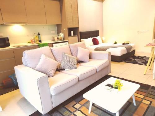 Cyberjaya Apartment | F1-09-26 Dream StudioTamarandWiFiNETFLIXFreeparking