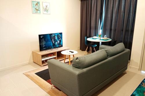 Cyberjaya Apartment | F1-22-07 Short Escape Home TAMARIND NETFLIX WIFI PARKING