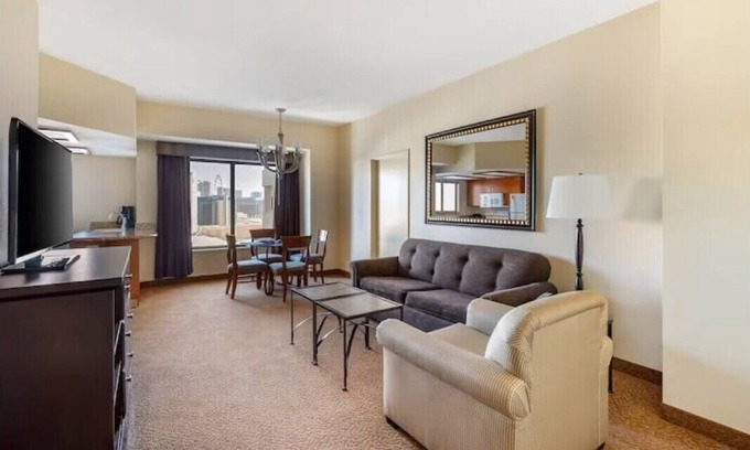 Las Vegas Apartment | F1 Vegas Grand Prix Race Week 2 Bedroom Suite