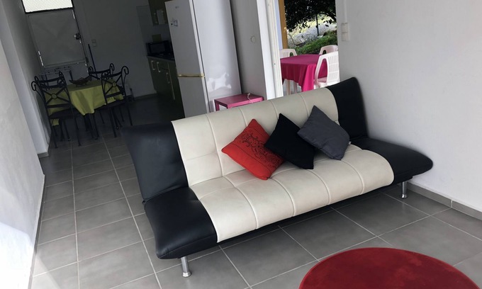 Dubedou House | f3 quiet corner with trees