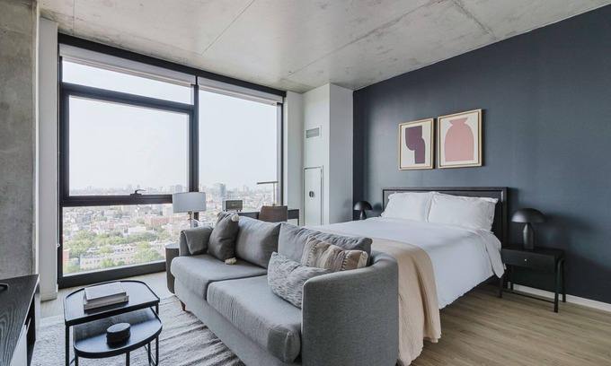 Near West Side Apartment | Fab West Loop Studio w/Pool, Spa, Gym, W/D & Lounge, by Blueground