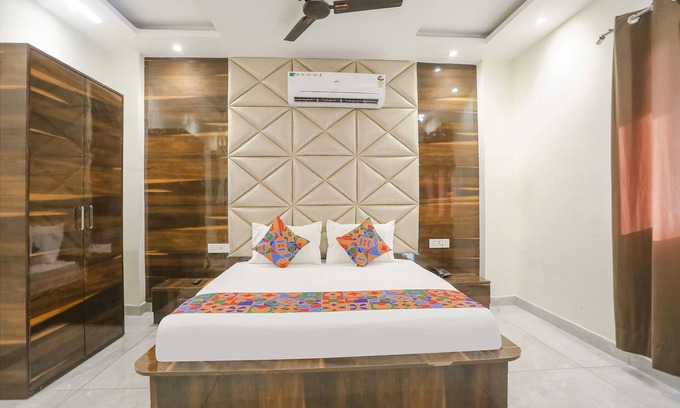 Pitampura Hotel | Fabexpress Baba'S Inn