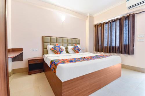 Paltan Bazaar Hotel | FabExpress Central Plaza