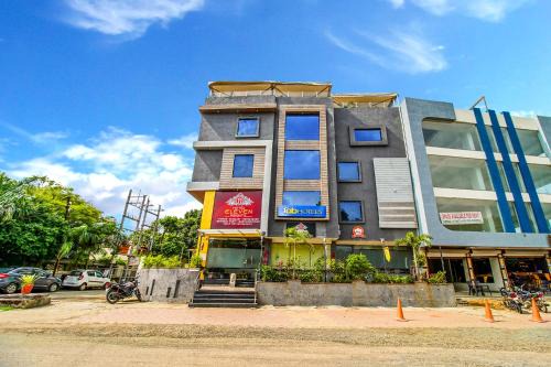 Bhopal Hotel | FabHotel Eleven Heights