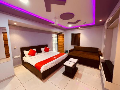 Dabhoi Hotel | FabHotel Lake View I