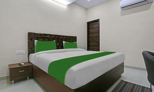 Pashim Vihar Hotel | FabHotel Mannat Bhera Enclave