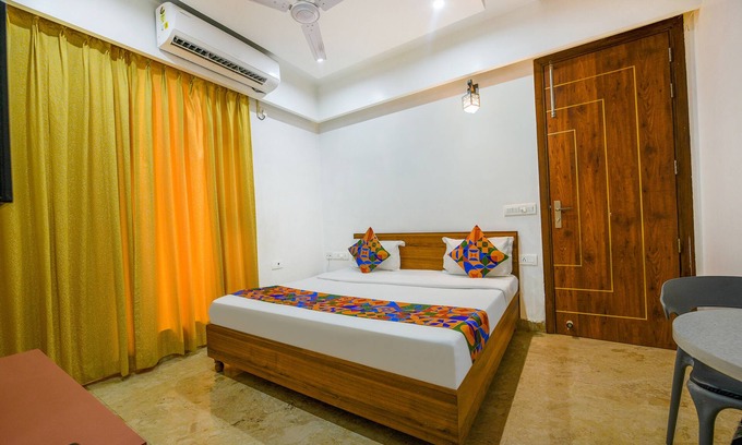 Udyog Vihar Hotel | FabHotel Nyra Residency