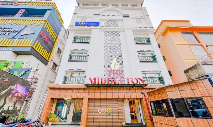 Bhubaneshwar Hotel | FabHotel Prime Middleton - Nr Niladri Vihar Square