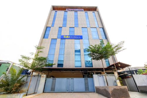 Nanakram Guda Hotel | Fabhotel Unnam- Nr Amazon Hyderabad Campus, Financial District, Gachibowli