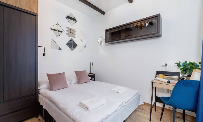 Grzegorzki Apartment | Fabryczna 11 | Atmospheric Apartment | Remote Work