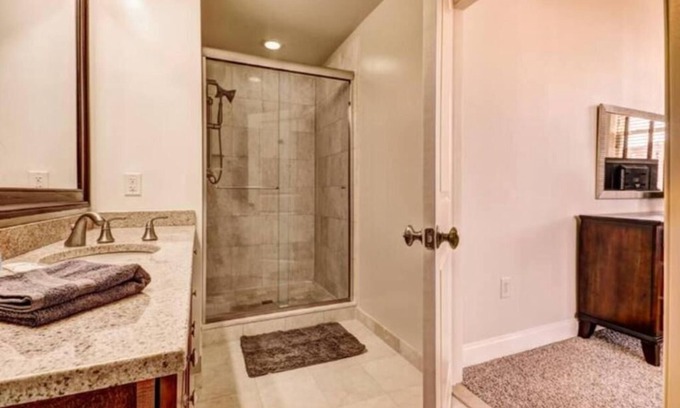 Downtown Baltimore Apartment | Fabulous 2-bedroom Penthouse apartment In Baltimore, great views WiFi, Gym.