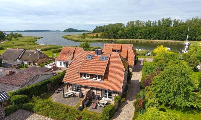 Seedorf Villa | Fachwerkhäuser Seedorf - Haushälfte "Lena Victoria" mit Kamin