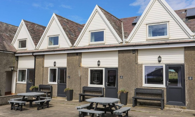 Llanengan Cottage | FADRUN - 3 TY'N DON, pet friendly in Abersoch