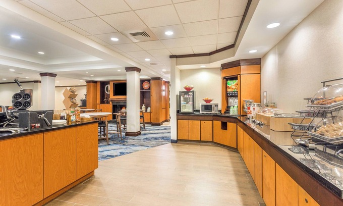 Madison Hotel | Fairfield Inn & Suites by Marriott Madison East