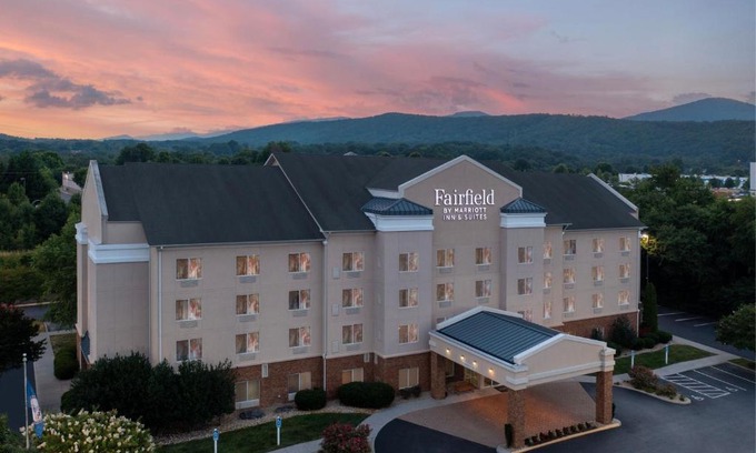Hollins Hotel | Fairfield Inn & Suites Roanoke Hollins/I-81