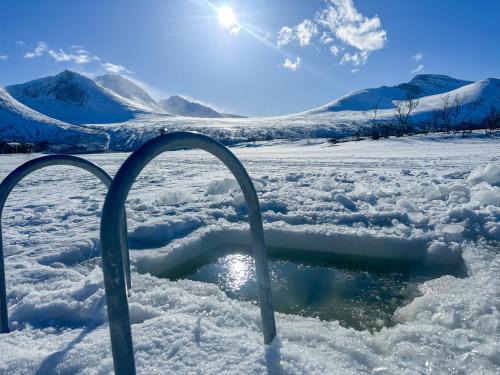 Balsfjord House | Fairytale STAYcation - JACUZZI, BOAT & SAUNA