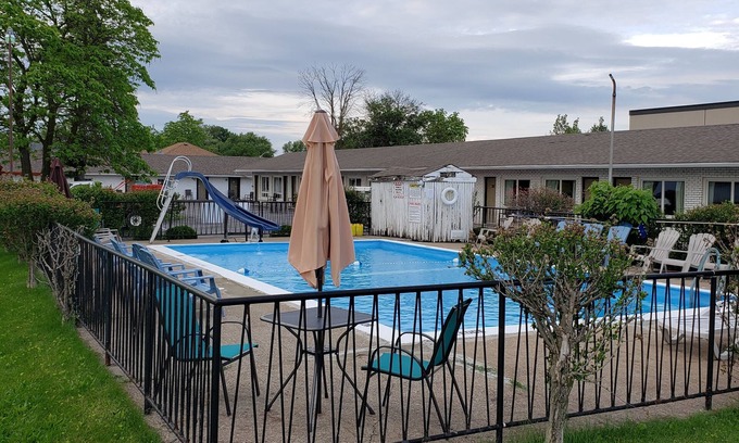 Niagara Falls Hotel | Falcon Inn