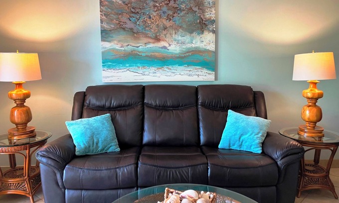 Demere Park Condo | FALL DISCOUNT! GROUND FLOOR-WALK TO VILLAGE SHOPS- CLOSE TO BEACH- DOG FRIENDLY