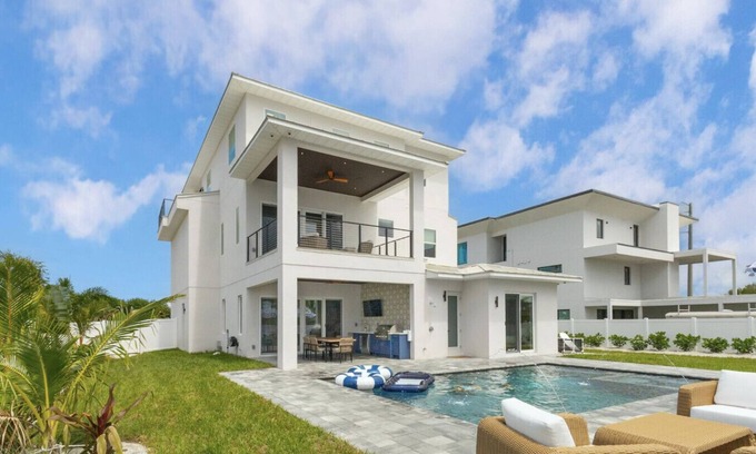 Cocoa Beach House | Fall Flash Sale –15% Off This Month Luxury Cocoa Beach Oceanview Beach House Heated Private Pool, Spa & Beach Access Sleeps 12a