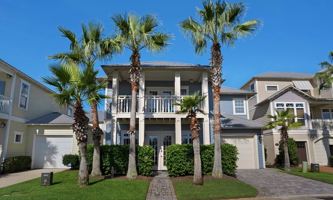 Emerald Waters Village House | Fall Special- 4 for 3! Free Beach SRVC= 2 Chairs/Umbrella! Private Beach!